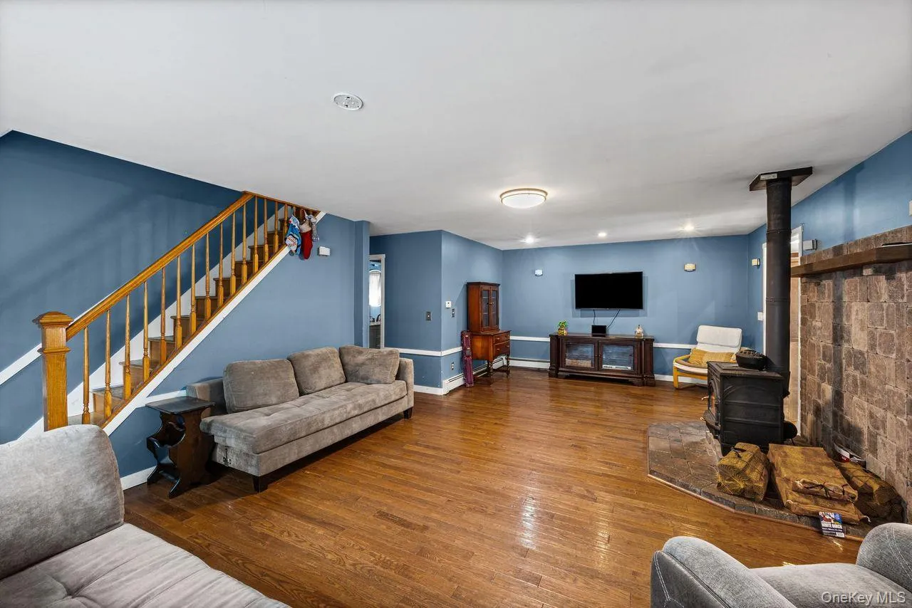 14 Tudor Road, Brookhaven, NY, 4 Bedrooms Bedrooms, 8 Rooms Rooms,2 BathroomsBathrooms,Residential,For Rent,Tudor,0,1025072 14 Tudor Road, Brookhaven, NY, 4 Bedrooms Bedrooms, 8 Rooms Rooms,2 BathroomsBathrooms,Residential,For Rent,Tudor,0,1025072