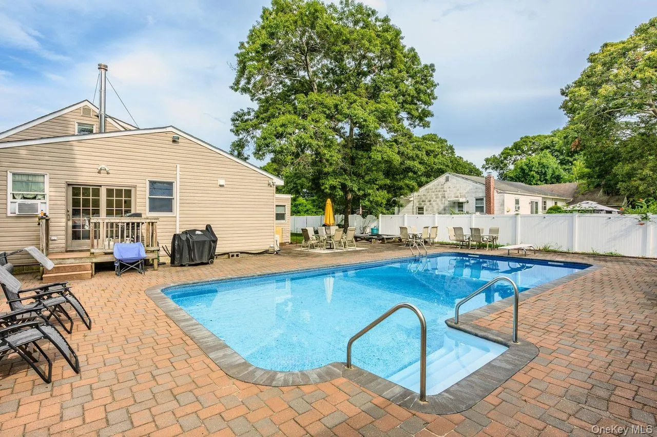 14 Tudor Road, Brookhaven, NY, 4 Bedrooms Bedrooms, 8 Rooms Rooms,2 BathroomsBathrooms,Residential,For Rent,Tudor,0,1025072 14 Tudor Road, Brookhaven, NY, 4 Bedrooms Bedrooms, 8 Rooms Rooms,2 BathroomsBathrooms,Residential,For Rent,Tudor,0,1025072