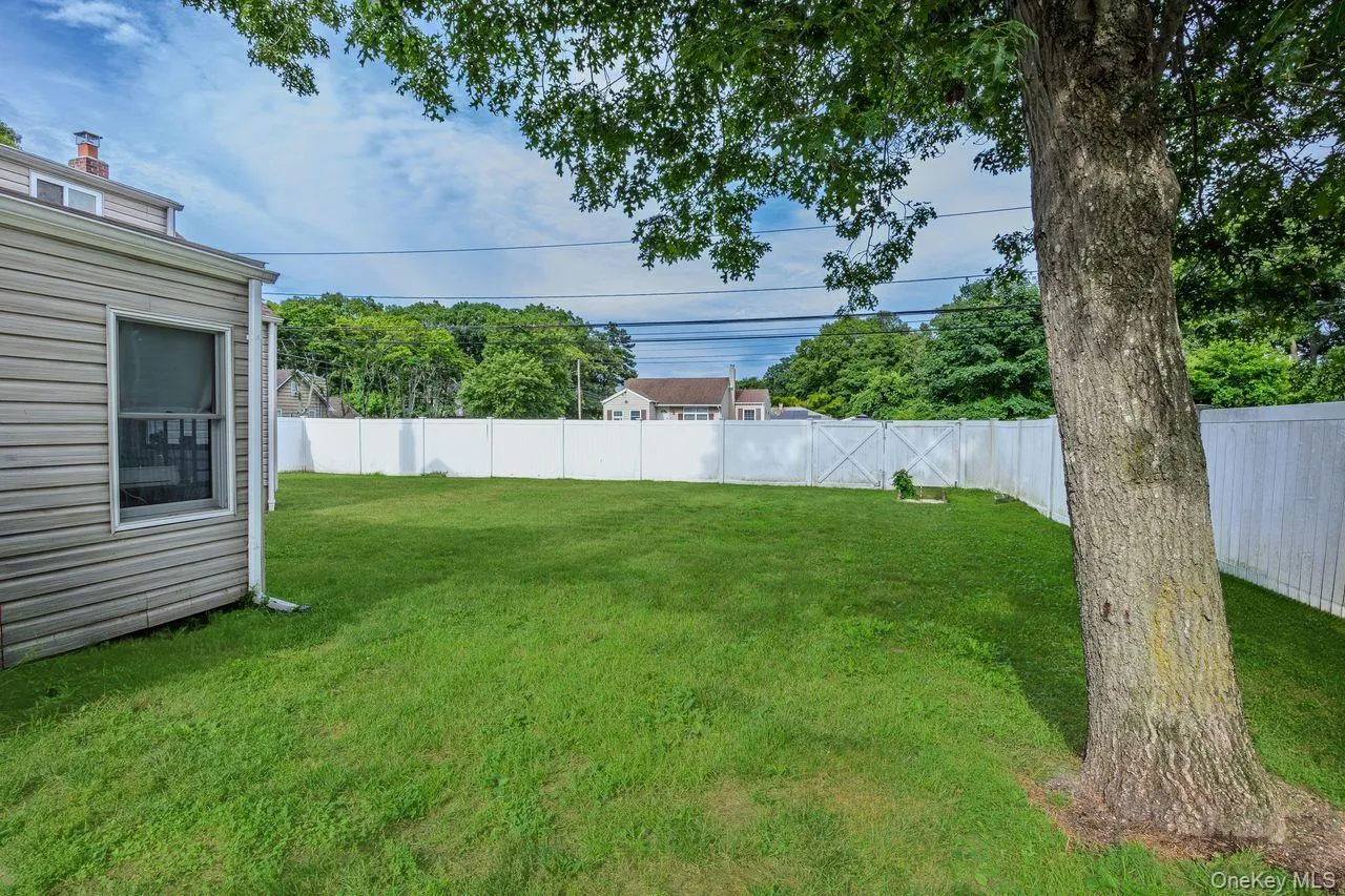 14 Tudor Road, Brookhaven, NY, 4 Bedrooms Bedrooms, 8 Rooms Rooms,2 BathroomsBathrooms,Residential,For Rent,Tudor,0,1025072 14 Tudor Road, Brookhaven, NY, 4 Bedrooms Bedrooms, 8 Rooms Rooms,2 BathroomsBathrooms,Residential,For Rent,Tudor,0,1025072