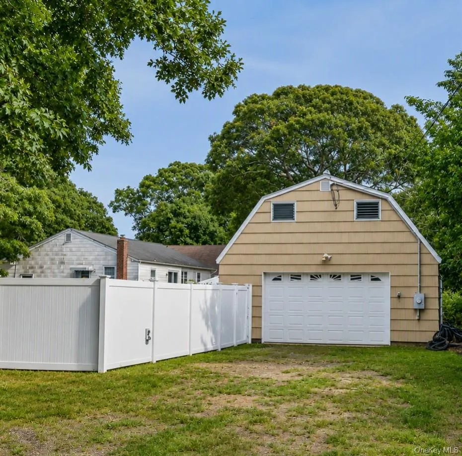 14 Tudor Road, Brookhaven, NY, 4 Bedrooms Bedrooms, 8 Rooms Rooms,2 BathroomsBathrooms,Residential,For Rent,Tudor,0,1025072 14 Tudor Road, Brookhaven, NY, 4 Bedrooms Bedrooms, 8 Rooms Rooms,2 BathroomsBathrooms,Residential,For Rent,Tudor,0,1025072