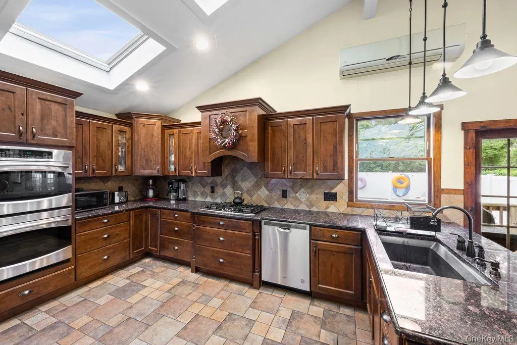 14 Tudor Road, Brookhaven, NY, 4 Bedrooms Bedrooms, 8 Rooms Rooms,2 BathroomsBathrooms,Residential,For Rent,Tudor,0,1025072 14 Tudor Road, Brookhaven, NY, 4 Bedrooms Bedrooms, 8 Rooms Rooms,2 BathroomsBathrooms,Residential,For Rent,Tudor,0,1025072