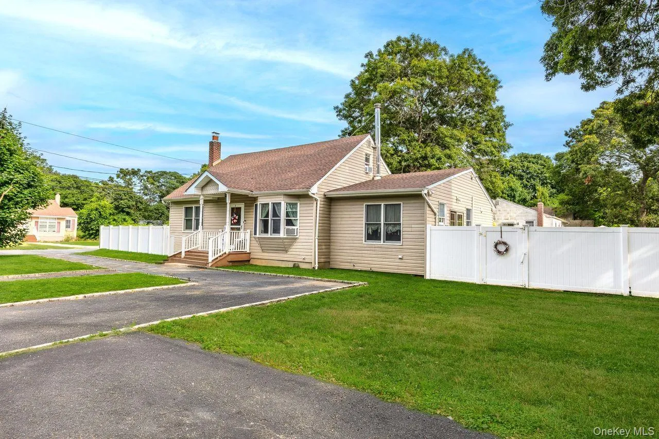 14 Tudor Road, Brookhaven, NY, 4 Bedrooms Bedrooms, 8 Rooms Rooms,2 BathroomsBathrooms,Residential,For Rent,Tudor,0,1025072 14 Tudor Road, Brookhaven, NY, 4 Bedrooms Bedrooms, 8 Rooms Rooms,2 BathroomsBathrooms,Residential,For Rent,Tudor,0,1025072
