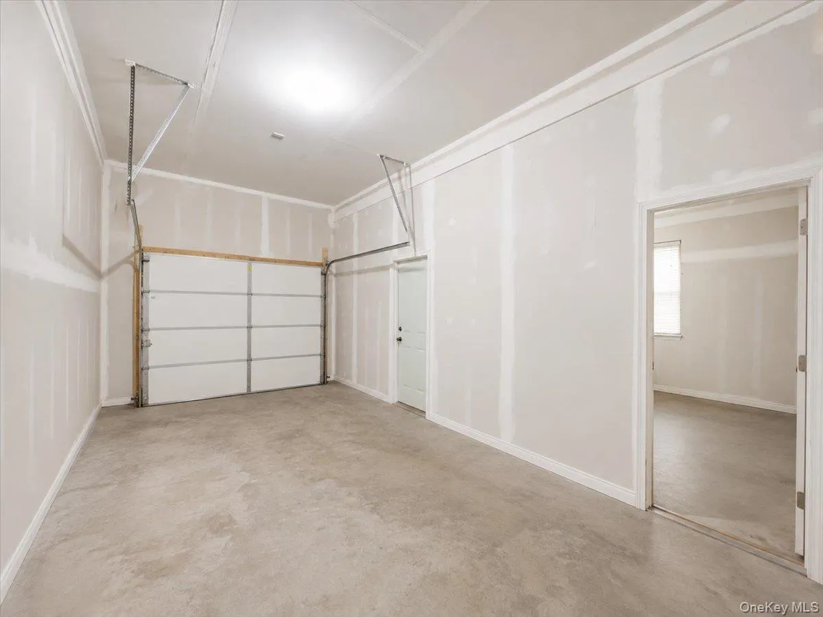 GARAGE GARAGE