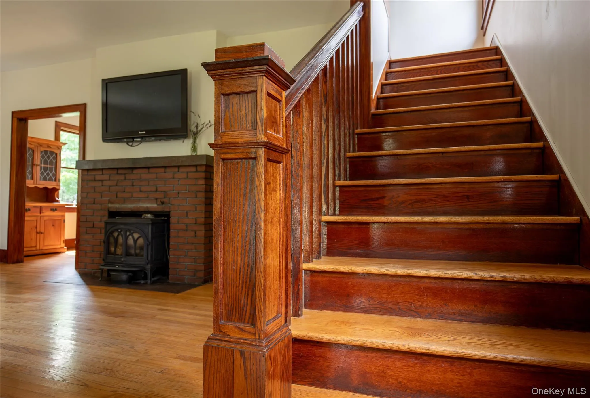Breeze up to 2nd floor. Breeze up to 2nd floor.