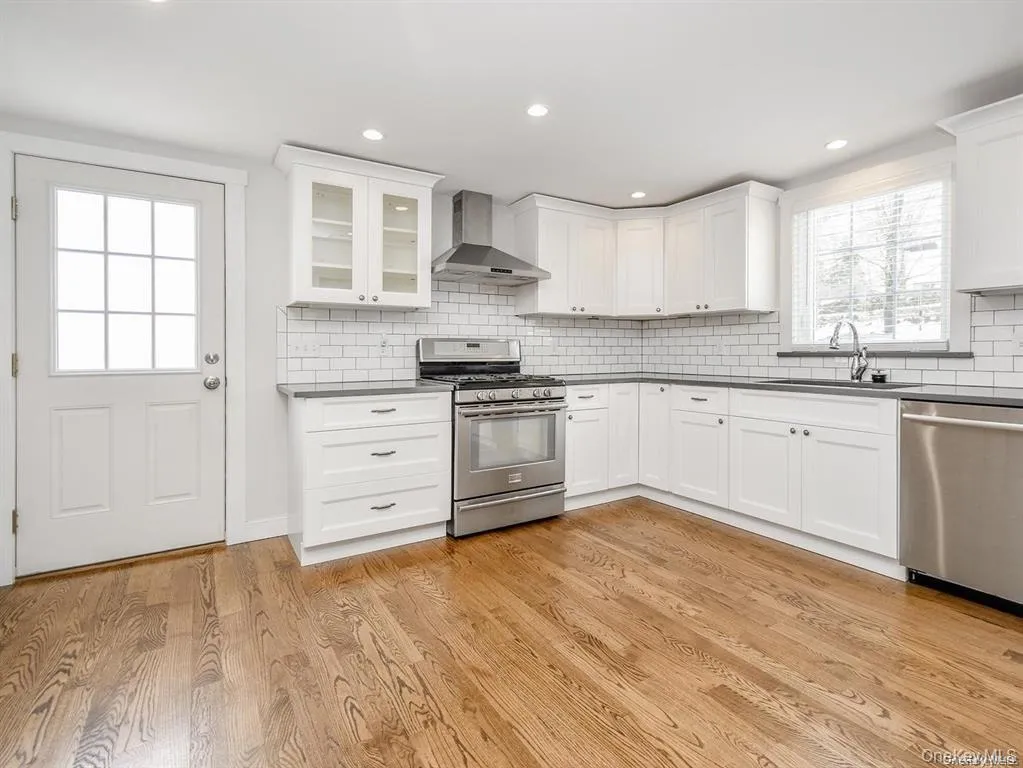 125 15th Avenue, Oyster Bay, NY, 2 Bedrooms Bedrooms, 6 Rooms Rooms,2 BathroomsBathrooms,Residential Lease,For Rent,15th,0,1025083 125 15th Avenue, Oyster Bay, NY, 2 Bedrooms Bedrooms, 6 Rooms Rooms,2 BathroomsBathrooms,Residential Lease,For Rent,15th,0,1025083