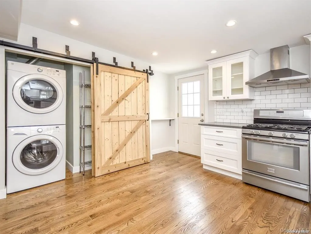 125 15th Avenue, Oyster Bay, NY, 2 Bedrooms Bedrooms, 6 Rooms Rooms,2 BathroomsBathrooms,Residential Lease,For Rent,15th,0,1025083 125 15th Avenue, Oyster Bay, NY, 2 Bedrooms Bedrooms, 6 Rooms Rooms,2 BathroomsBathrooms,Residential Lease,For Rent,15th,0,1025083