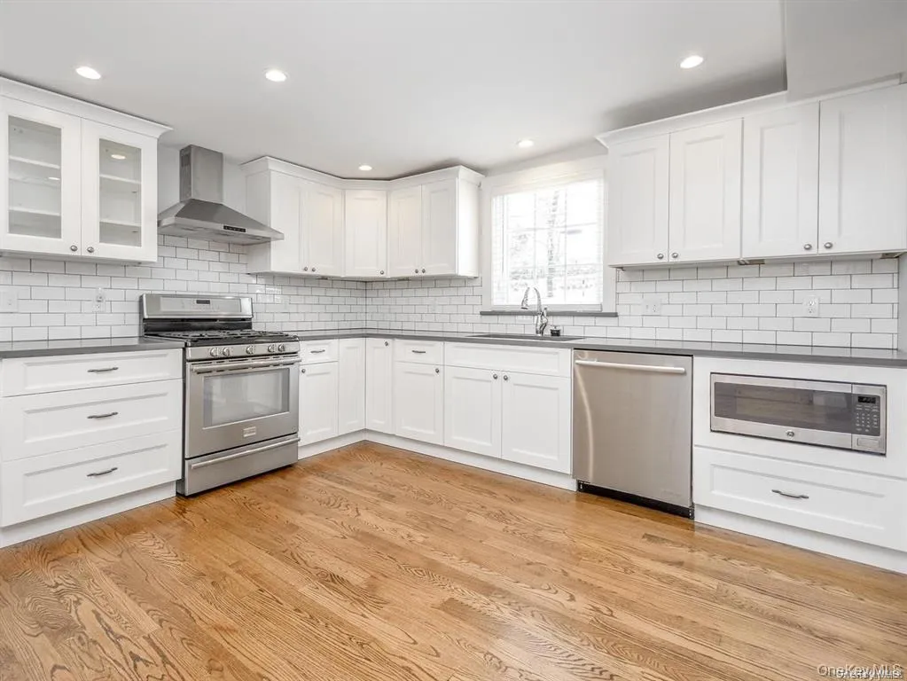125 15th Avenue, Oyster Bay, NY, 2 Bedrooms Bedrooms, 6 Rooms Rooms,2 BathroomsBathrooms,Residential Lease,For Rent,15th,0,1025083 125 15th Avenue, Oyster Bay, NY, 2 Bedrooms Bedrooms, 6 Rooms Rooms,2 BathroomsBathrooms,Residential Lease,For Rent,15th,0,1025083