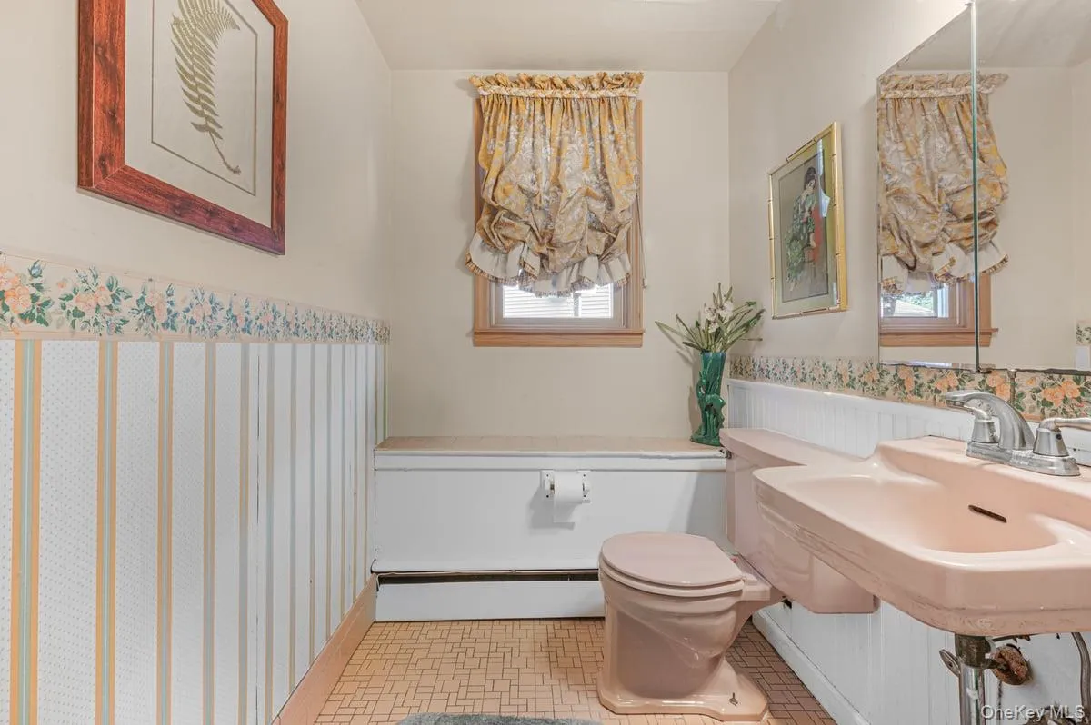 2 Atlas Court, North Hempstead, NY, 4 Bedrooms Bedrooms, 6 Rooms Rooms,1 BathroomBathrooms,Residential,For Rent,Atlas,0,1025084 2 Atlas Court, North Hempstead, NY, 4 Bedrooms Bedrooms, 6 Rooms Rooms,1 BathroomBathrooms,Residential,For Rent,Atlas,0,1025084