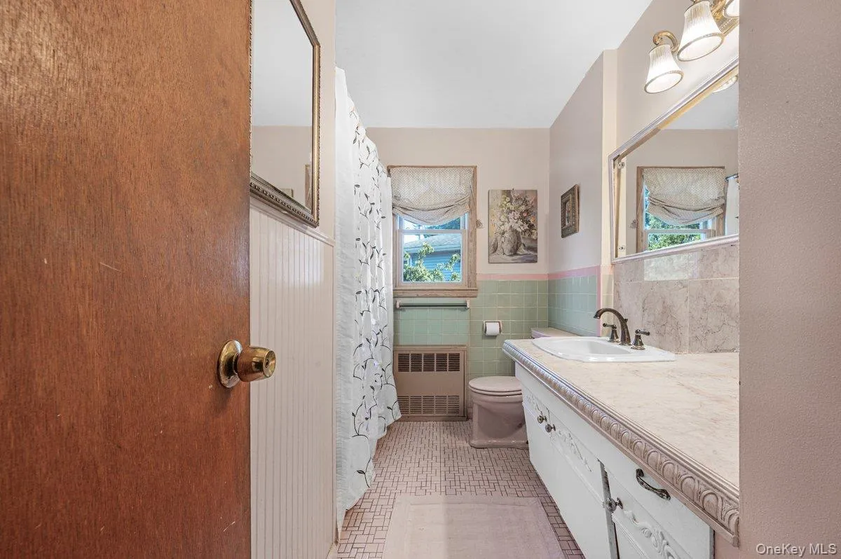 2 Atlas Court, North Hempstead, NY, 4 Bedrooms Bedrooms, 6 Rooms Rooms,1 BathroomBathrooms,Residential,For Rent,Atlas,0,1025084 2 Atlas Court, North Hempstead, NY, 4 Bedrooms Bedrooms, 6 Rooms Rooms,1 BathroomBathrooms,Residential,For Rent,Atlas,0,1025084