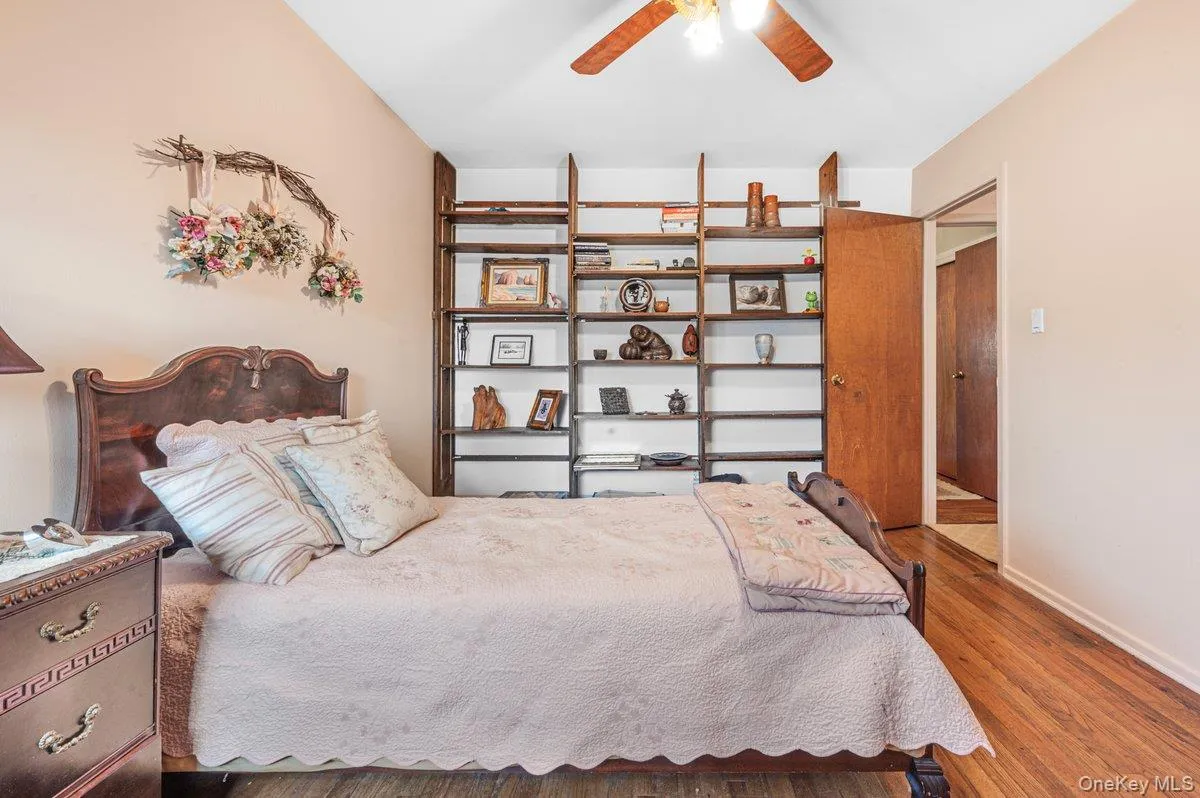 2 Atlas Court, North Hempstead, NY, 4 Bedrooms Bedrooms, 6 Rooms Rooms,1 BathroomBathrooms,Residential,For Rent,Atlas,0,1025084 2 Atlas Court, North Hempstead, NY, 4 Bedrooms Bedrooms, 6 Rooms Rooms,1 BathroomBathrooms,Residential,For Rent,Atlas,0,1025084