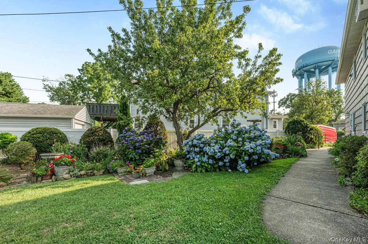 2 Atlas Court, North Hempstead, NY, 4 Bedrooms Bedrooms, 6 Rooms Rooms,1 BathroomBathrooms,Residential,For Rent,Atlas,0,1025084 2 Atlas Court, North Hempstead, NY, 4 Bedrooms Bedrooms, 6 Rooms Rooms,1 BathroomBathrooms,Residential,For Rent,Atlas,0,1025084
