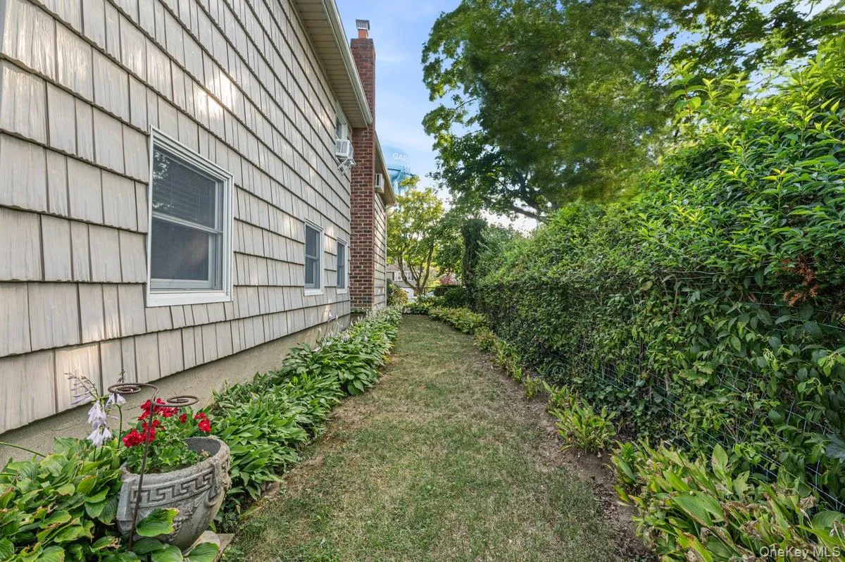 2 Atlas Court, North Hempstead, NY, 4 Bedrooms Bedrooms, 6 Rooms Rooms,1 BathroomBathrooms,Residential,For Rent,Atlas,0,1025084 2 Atlas Court, North Hempstead, NY, 4 Bedrooms Bedrooms, 6 Rooms Rooms,1 BathroomBathrooms,Residential,For Rent,Atlas,0,1025084
