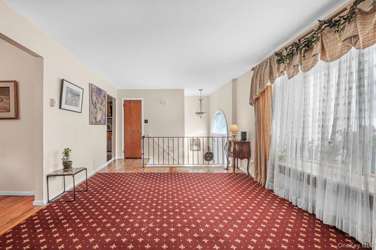 2 Atlas Court, North Hempstead, NY, 4 Bedrooms Bedrooms, 6 Rooms Rooms,1 BathroomBathrooms,Residential,For Rent,Atlas,0,1025084 2 Atlas Court, North Hempstead, NY, 4 Bedrooms Bedrooms, 6 Rooms Rooms,1 BathroomBathrooms,Residential,For Rent,Atlas,0,1025084