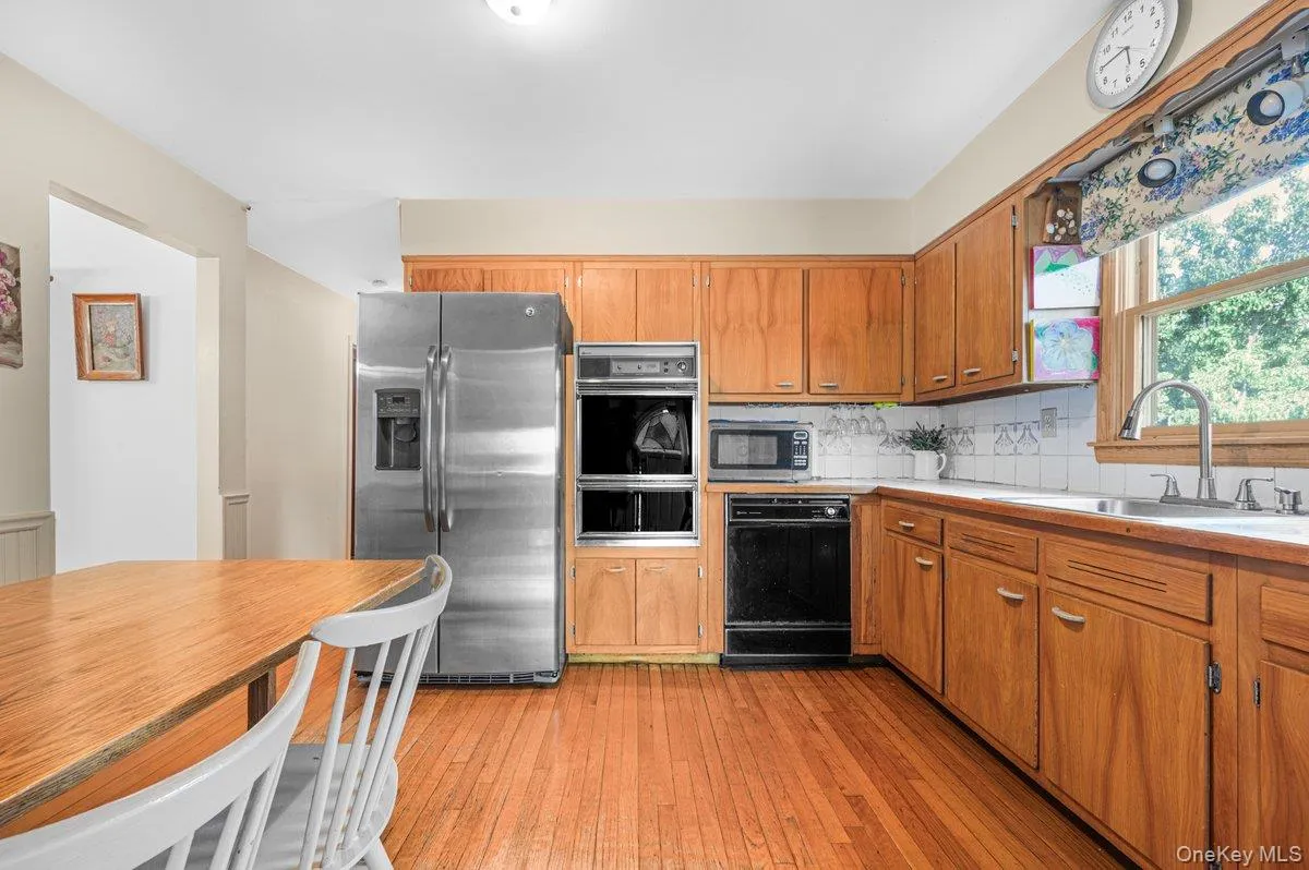 2 Atlas Court, North Hempstead, NY, 4 Bedrooms Bedrooms, 6 Rooms Rooms,1 BathroomBathrooms,Residential,For Rent,Atlas,0,1025084 2 Atlas Court, North Hempstead, NY, 4 Bedrooms Bedrooms, 6 Rooms Rooms,1 BathroomBathrooms,Residential,For Rent,Atlas,0,1025084