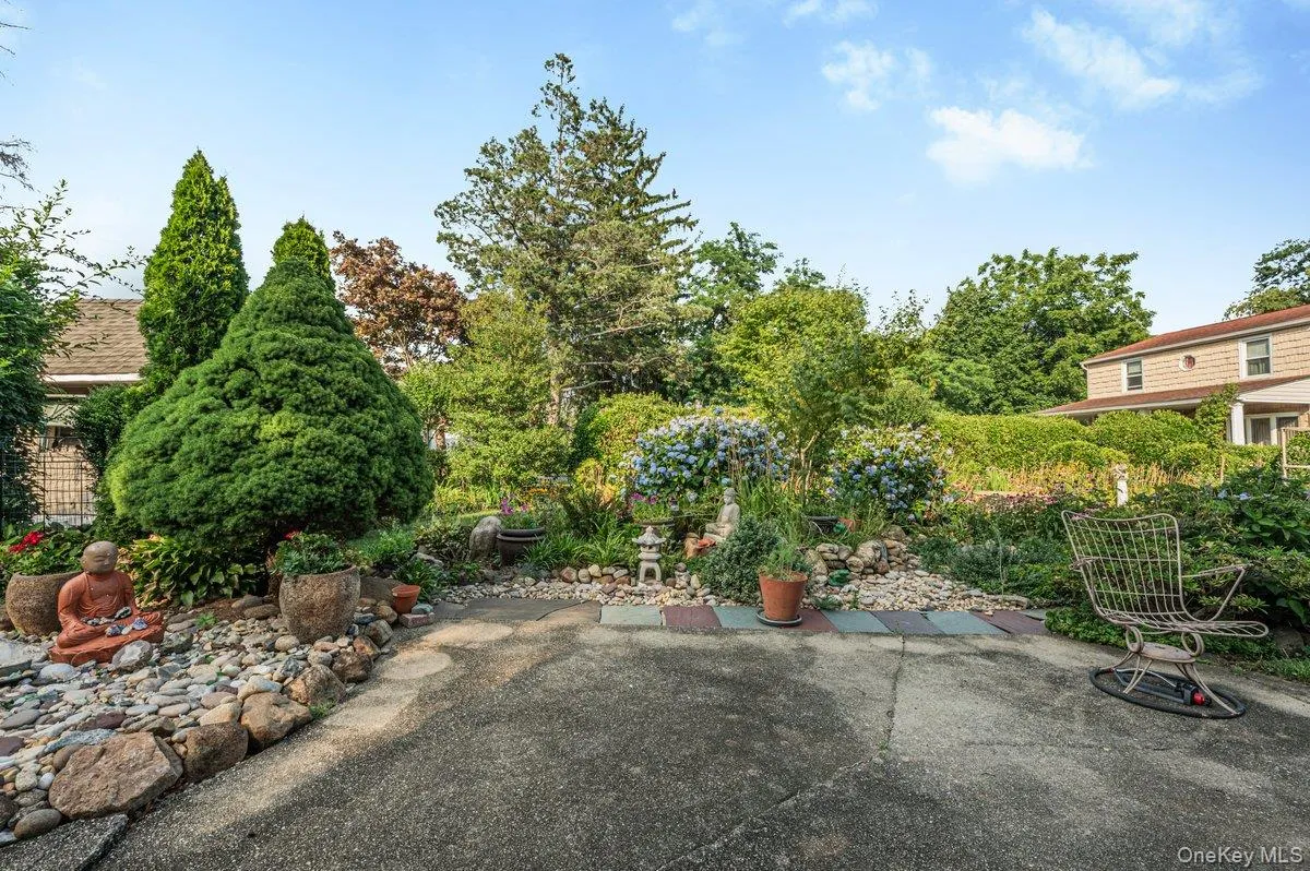 2 Atlas Court, North Hempstead, NY, 4 Bedrooms Bedrooms, 6 Rooms Rooms,1 BathroomBathrooms,Residential,For Rent,Atlas,0,1025084 2 Atlas Court, North Hempstead, NY, 4 Bedrooms Bedrooms, 6 Rooms Rooms,1 BathroomBathrooms,Residential,For Rent,Atlas,0,1025084