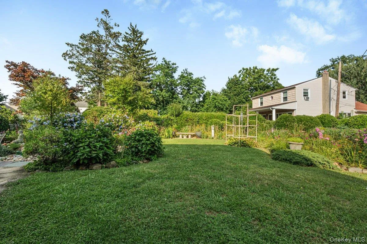 2 Atlas Court, North Hempstead, NY, 4 Bedrooms Bedrooms, 6 Rooms Rooms,1 BathroomBathrooms,Residential,For Rent,Atlas,0,1025084 2 Atlas Court, North Hempstead, NY, 4 Bedrooms Bedrooms, 6 Rooms Rooms,1 BathroomBathrooms,Residential,For Rent,Atlas,0,1025084