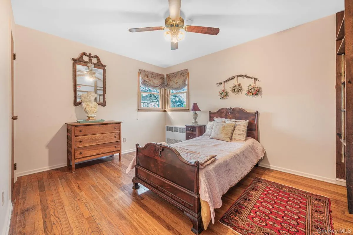2 Atlas Court, North Hempstead, NY, 4 Bedrooms Bedrooms, 6 Rooms Rooms,1 BathroomBathrooms,Residential,For Rent,Atlas,0,1025084 2 Atlas Court, North Hempstead, NY, 4 Bedrooms Bedrooms, 6 Rooms Rooms,1 BathroomBathrooms,Residential,For Rent,Atlas,0,1025084