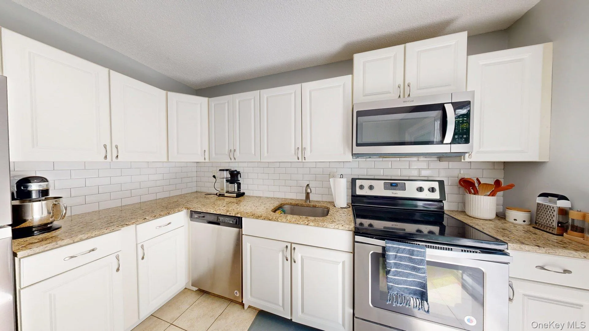 10 Amesworth Court, Brookhaven, NY, 3 Bedrooms Bedrooms, 6 Rooms Rooms,1 BathroomBathrooms,Residential,For Rent,Amesworth,0,1025089 10 Amesworth Court, Brookhaven, NY, 3 Bedrooms Bedrooms, 6 Rooms Rooms,1 BathroomBathrooms,Residential,For Rent,Amesworth,0,1025089