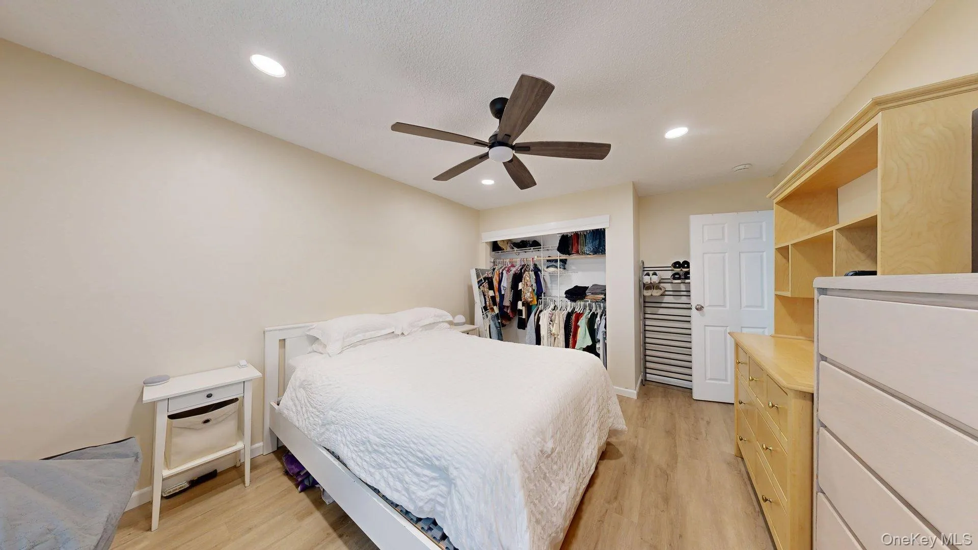 10 Amesworth Court, Brookhaven, NY, 3 Bedrooms Bedrooms, 6 Rooms Rooms,1 BathroomBathrooms,Residential,For Rent,Amesworth,0,1025089 10 Amesworth Court, Brookhaven, NY, 3 Bedrooms Bedrooms, 6 Rooms Rooms,1 BathroomBathrooms,Residential,For Rent,Amesworth,0,1025089