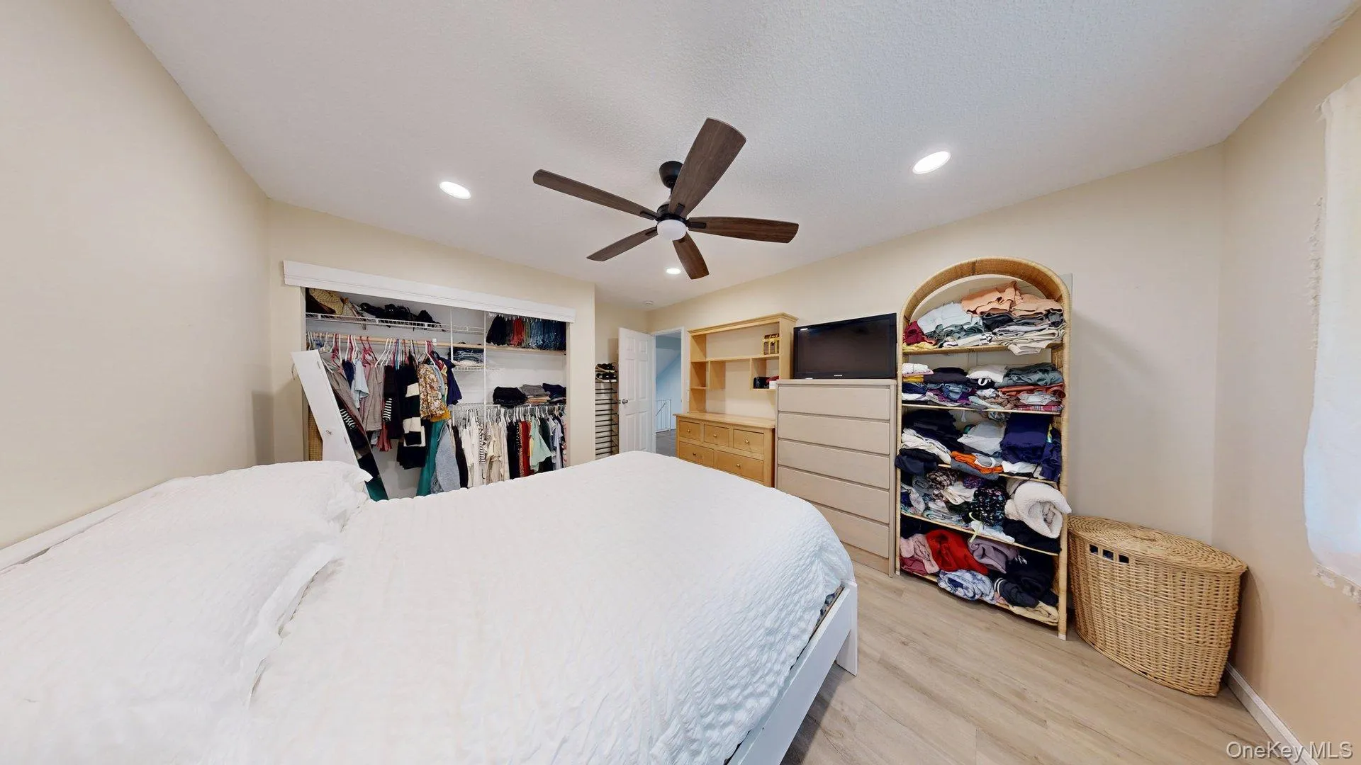 10 Amesworth Court, Brookhaven, NY, 3 Bedrooms Bedrooms, 6 Rooms Rooms,1 BathroomBathrooms,Residential,For Rent,Amesworth,0,1025089 10 Amesworth Court, Brookhaven, NY, 3 Bedrooms Bedrooms, 6 Rooms Rooms,1 BathroomBathrooms,Residential,For Rent,Amesworth,0,1025089