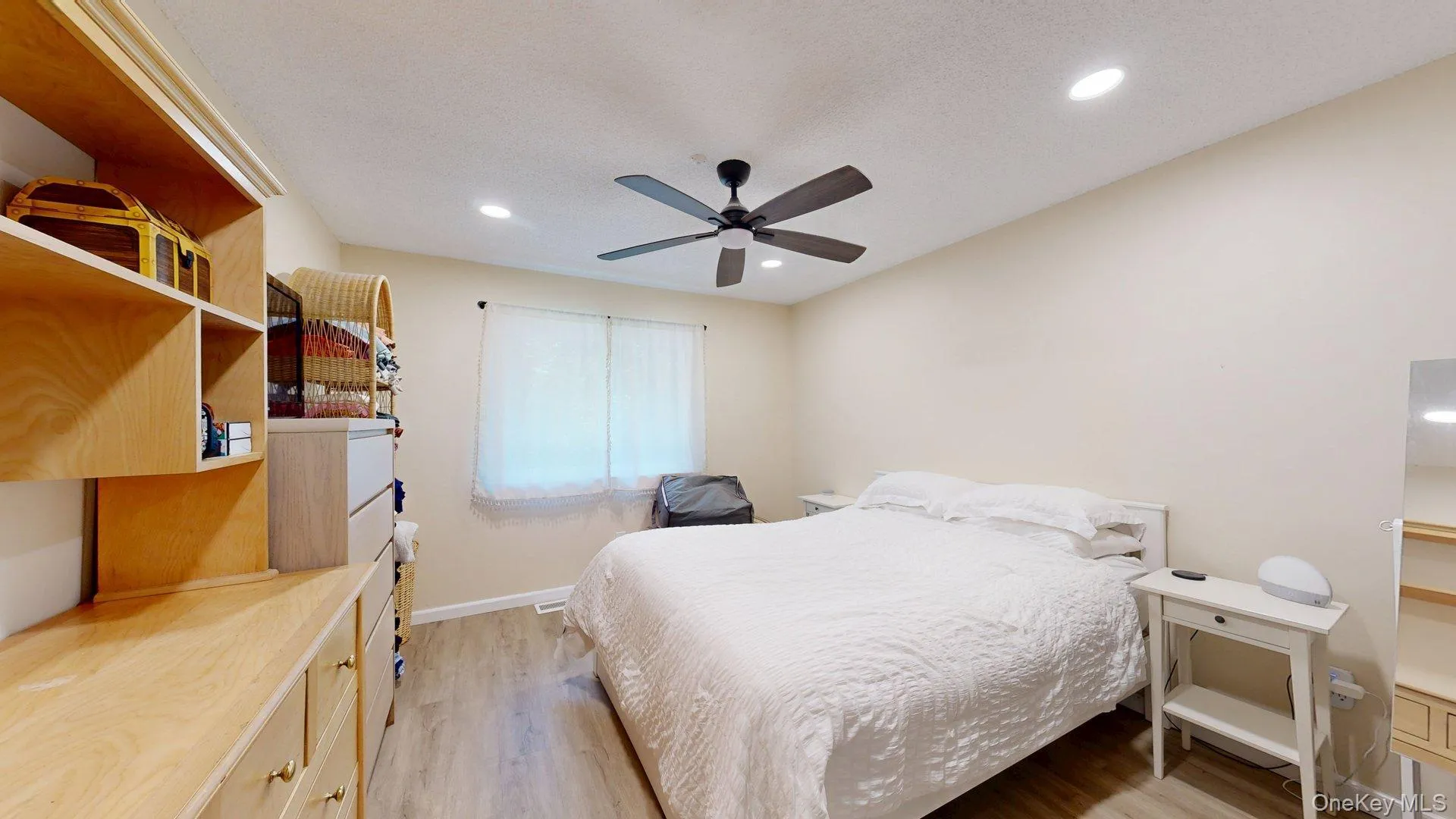 10 Amesworth Court, Brookhaven, NY, 3 Bedrooms Bedrooms, 6 Rooms Rooms,1 BathroomBathrooms,Residential,For Rent,Amesworth,0,1025089 10 Amesworth Court, Brookhaven, NY, 3 Bedrooms Bedrooms, 6 Rooms Rooms,1 BathroomBathrooms,Residential,For Rent,Amesworth,0,1025089