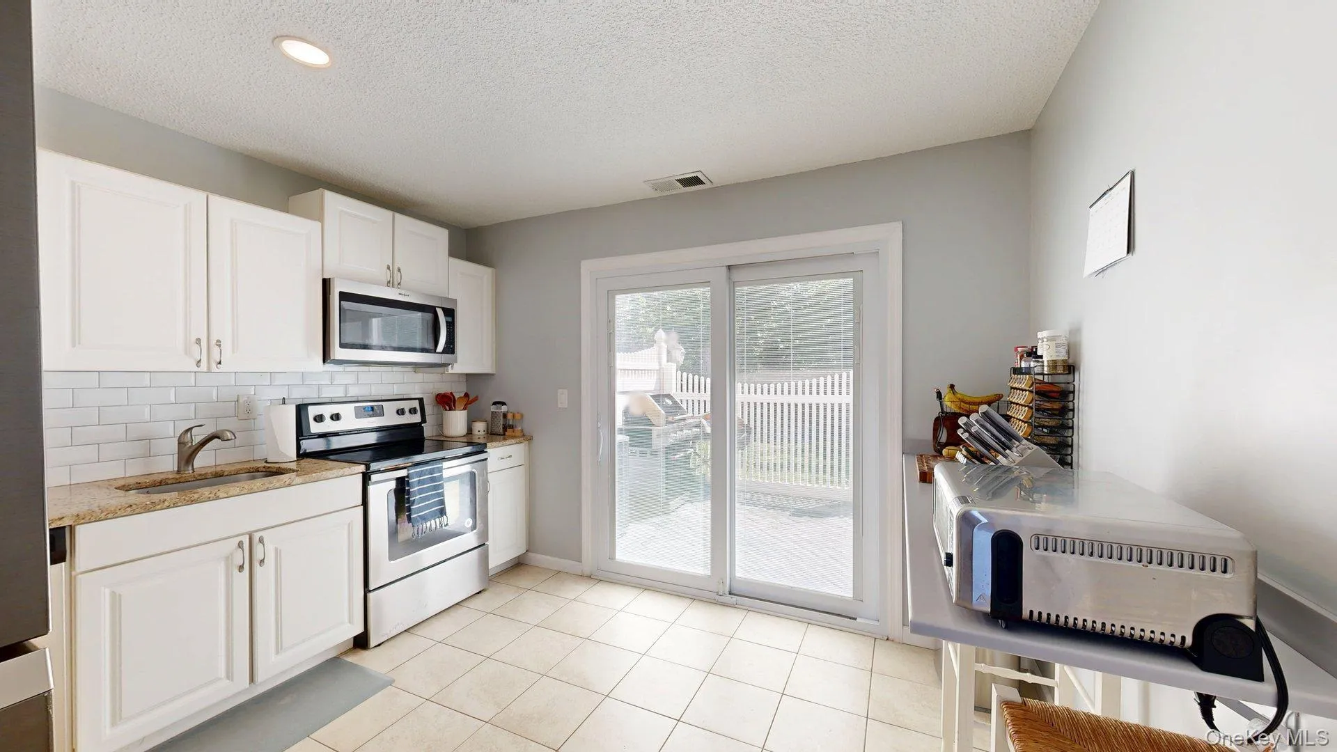 10 Amesworth Court, Brookhaven, NY, 3 Bedrooms Bedrooms, 6 Rooms Rooms,1 BathroomBathrooms,Residential,For Rent,Amesworth,0,1025089 10 Amesworth Court, Brookhaven, NY, 3 Bedrooms Bedrooms, 6 Rooms Rooms,1 BathroomBathrooms,Residential,For Rent,Amesworth,0,1025089