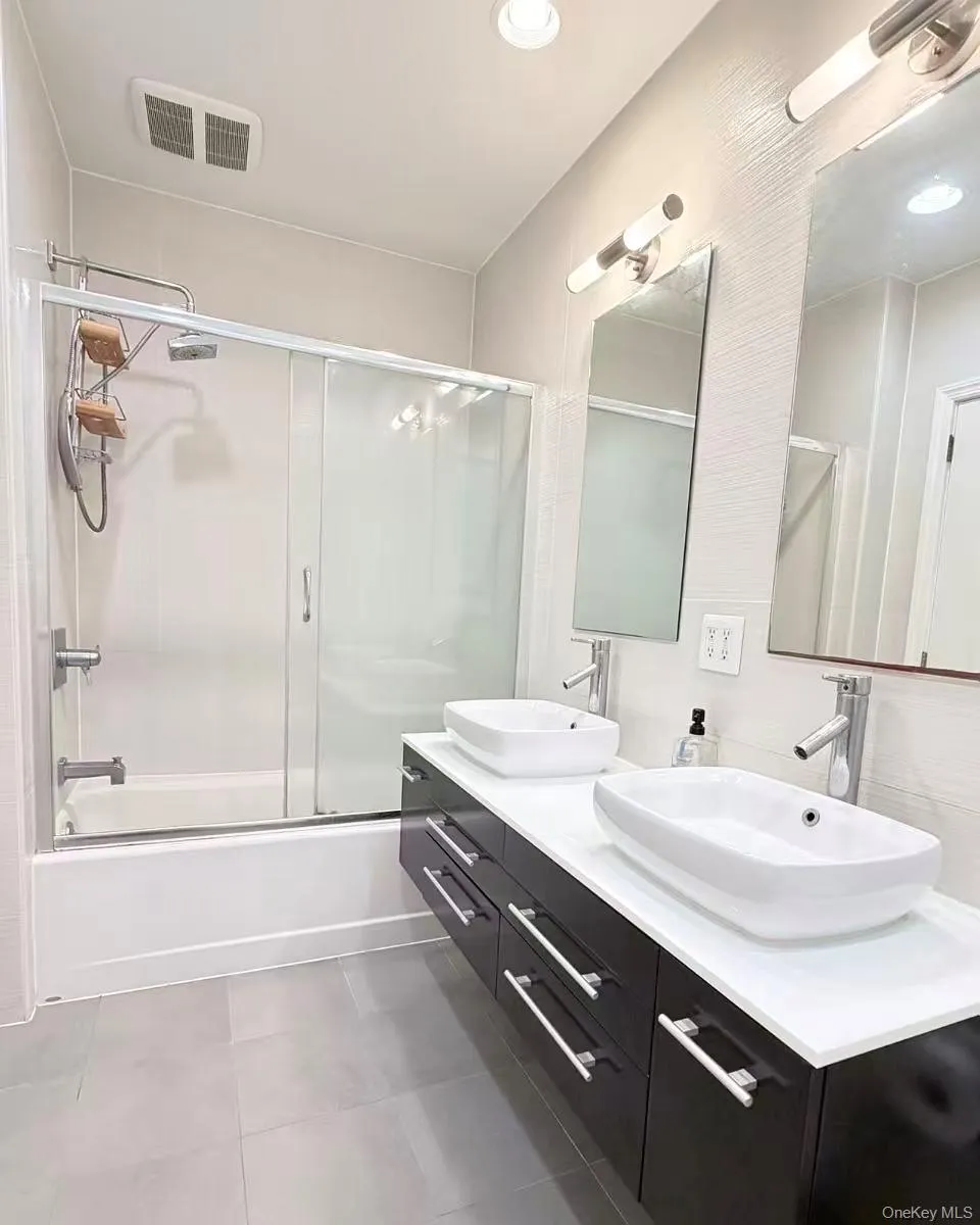 11 Terrace Road, North Hempstead, NY, 3 Bedrooms Bedrooms, 3 Rooms Rooms,3 BathroomsBathrooms,Residential,For Rent,Terrace,0,1025107 11 Terrace Road, North Hempstead, NY, 3 Bedrooms Bedrooms, 3 Rooms Rooms,3 BathroomsBathrooms,Residential,For Rent,Terrace,0,1025107