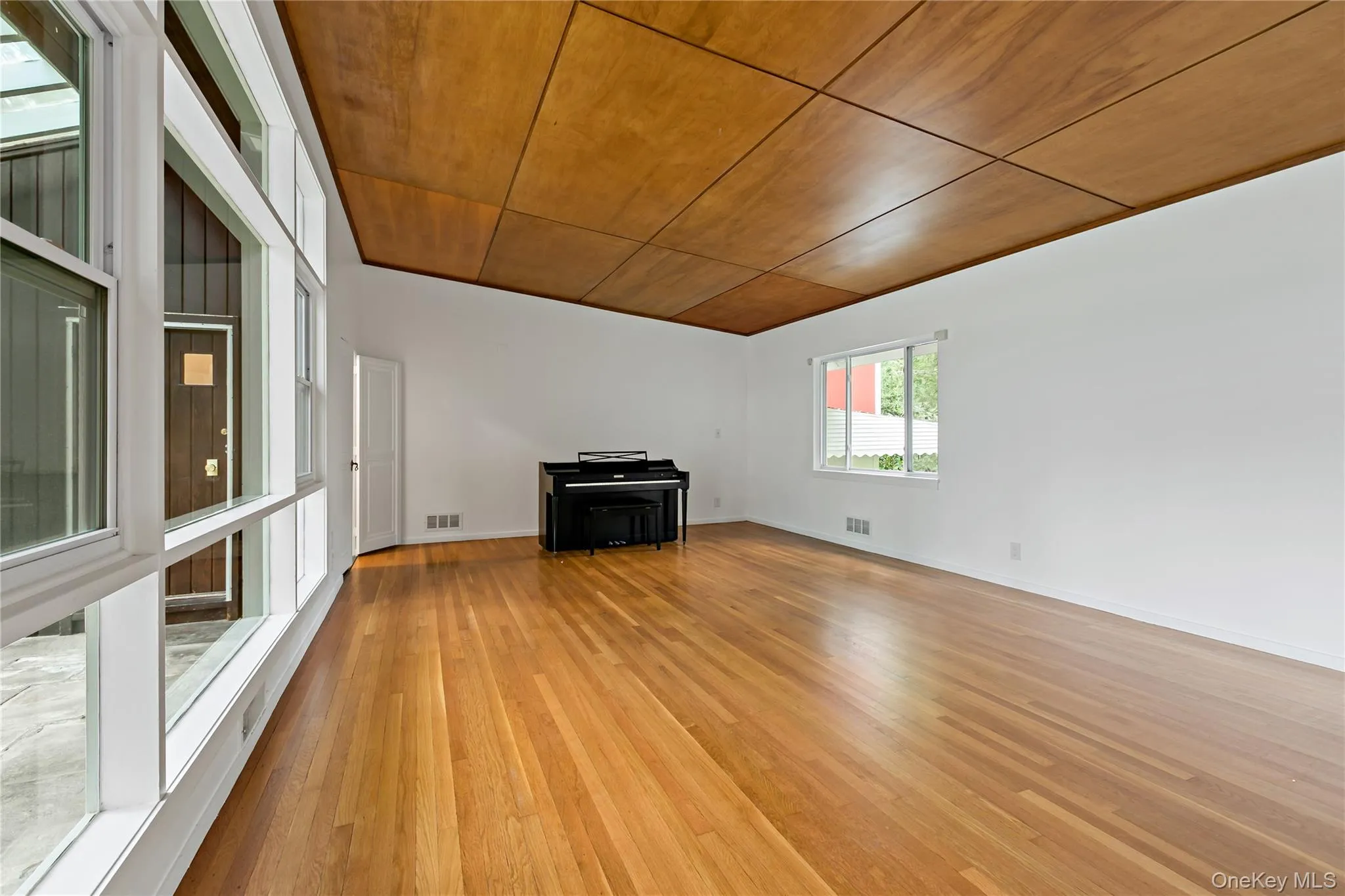 3 Tory Lane, Scarsdale, NY, 5 Bedrooms Bedrooms, 9 Rooms Rooms,4 BathroomsBathrooms,Residential Lease,For Rent,Tory,0,1025120 3 Tory Lane, Scarsdale, NY, 5 Bedrooms Bedrooms, 9 Rooms Rooms,4 BathroomsBathrooms,Residential Lease,For Rent,Tory,0,1025120