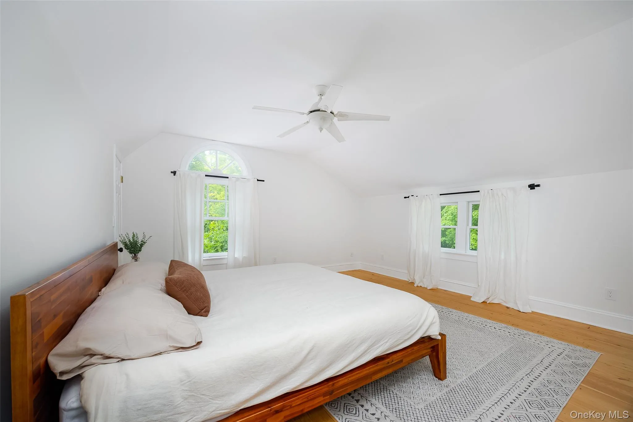 4 Cove Road, Rhinebeck, NY, 5 Bedrooms Bedrooms, 12 Rooms Rooms,3 BathroomsBathrooms,Residential,For Rent,Cove,0,1025128 4 Cove Road, Rhinebeck, NY, 5 Bedrooms Bedrooms, 12 Rooms Rooms,3 BathroomsBathrooms,Residential,For Rent,Cove,0,1025128