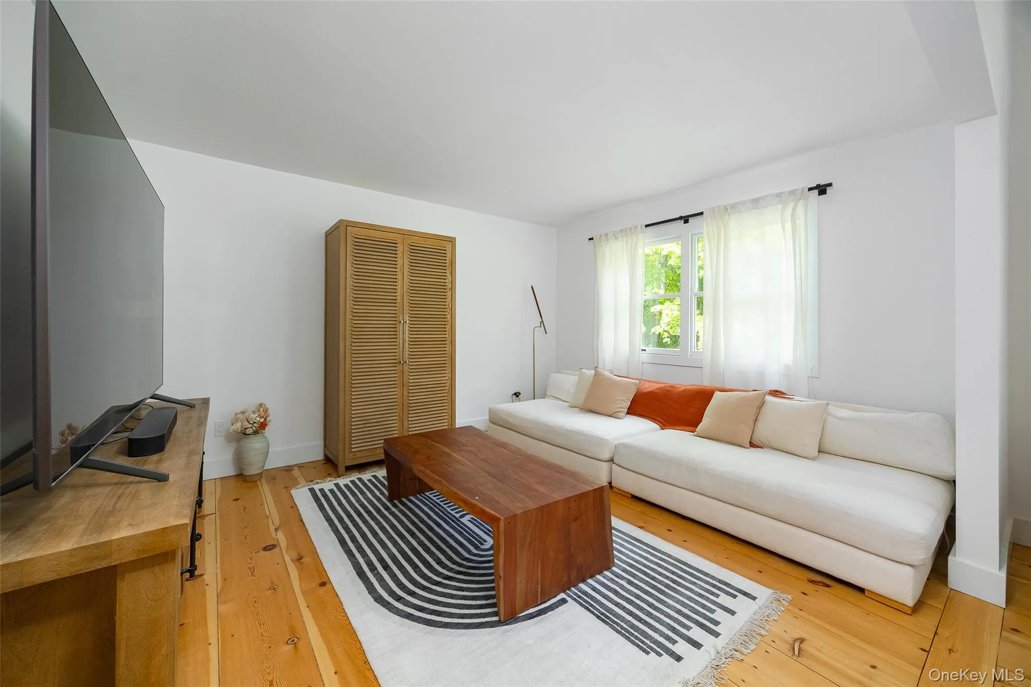 4 Cove Road, Rhinebeck, NY, 5 Bedrooms Bedrooms, 12 Rooms Rooms,3 BathroomsBathrooms,Residential,For Rent,Cove,0,1025128 4 Cove Road, Rhinebeck, NY, 5 Bedrooms Bedrooms, 12 Rooms Rooms,3 BathroomsBathrooms,Residential,For Rent,Cove,0,1025128
