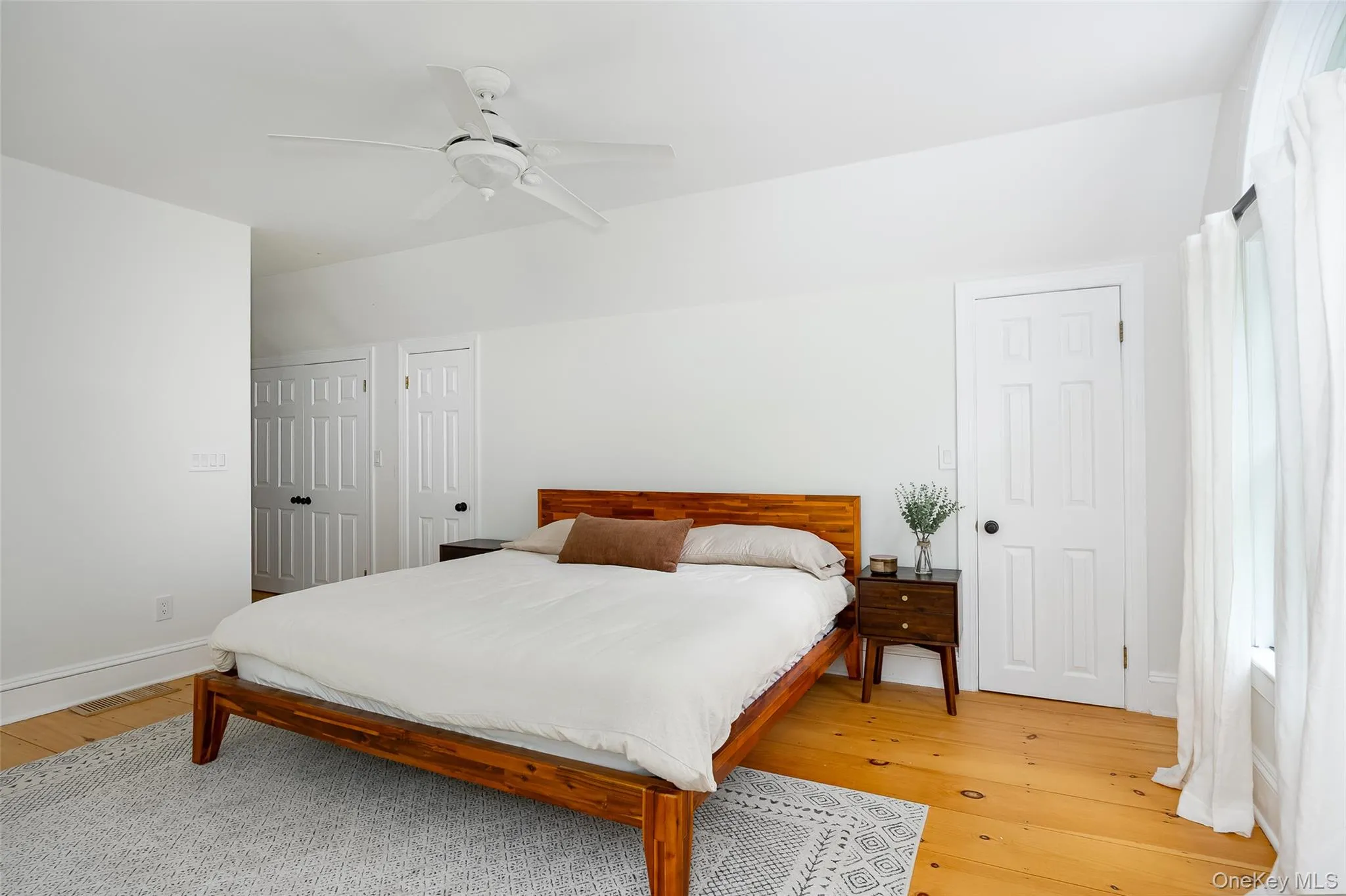 4 Cove Road, Rhinebeck, NY, 5 Bedrooms Bedrooms, 12 Rooms Rooms,3 BathroomsBathrooms,Residential,For Rent,Cove,0,1025128 4 Cove Road, Rhinebeck, NY, 5 Bedrooms Bedrooms, 12 Rooms Rooms,3 BathroomsBathrooms,Residential,For Rent,Cove,0,1025128