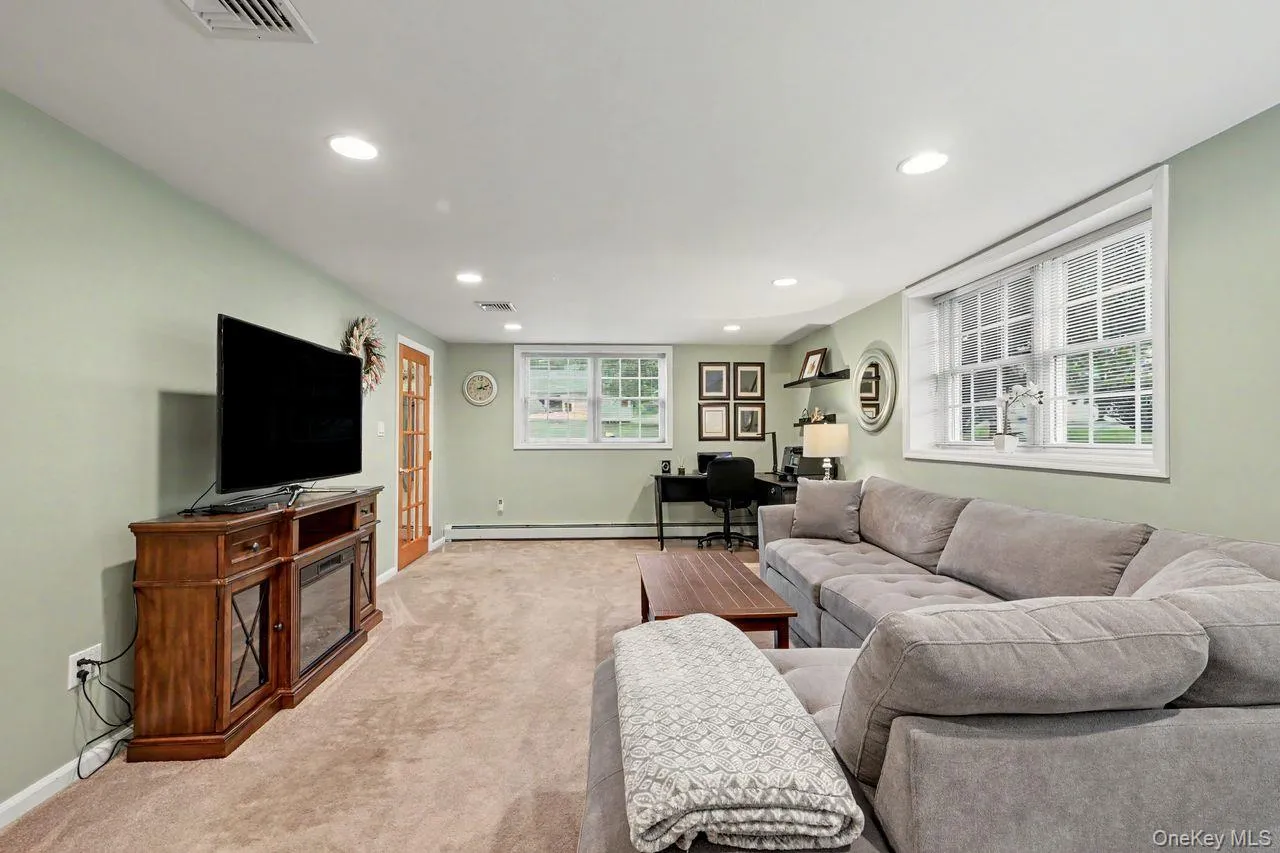 19 Lindy Drive, Carmel, NY, 4 Bedrooms Bedrooms, 9 Rooms Rooms,2 BathroomsBathrooms,Residential,For Rent,Lindy,0,1025130 19 Lindy Drive, Carmel, NY, 4 Bedrooms Bedrooms, 9 Rooms Rooms,2 BathroomsBathrooms,Residential,For Rent,Lindy,0,1025130