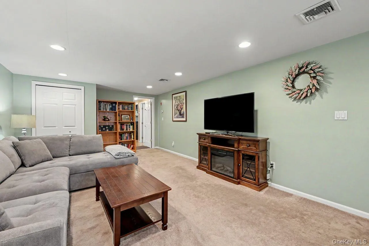 19 Lindy Drive, Carmel, NY, 4 Bedrooms Bedrooms, 9 Rooms Rooms,2 BathroomsBathrooms,Residential,For Rent,Lindy,0,1025130 19 Lindy Drive, Carmel, NY, 4 Bedrooms Bedrooms, 9 Rooms Rooms,2 BathroomsBathrooms,Residential,For Rent,Lindy,0,1025130