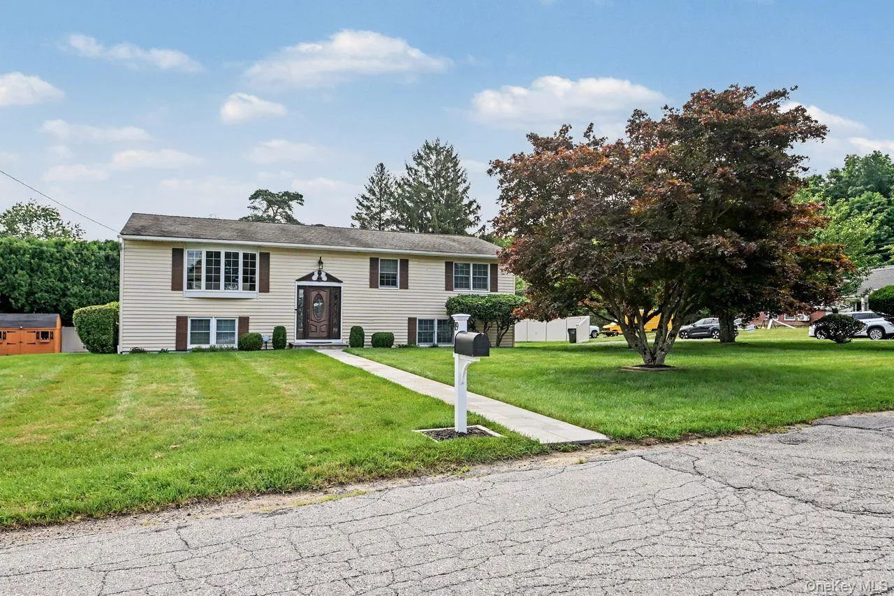 19 Lindy Drive, Carmel, NY, 4 Bedrooms Bedrooms, 9 Rooms Rooms,2 BathroomsBathrooms,Residential,For Rent,Lindy,0,1025130 19 Lindy Drive, Carmel, NY, 4 Bedrooms Bedrooms, 9 Rooms Rooms,2 BathroomsBathrooms,Residential,For Rent,Lindy,0,1025130