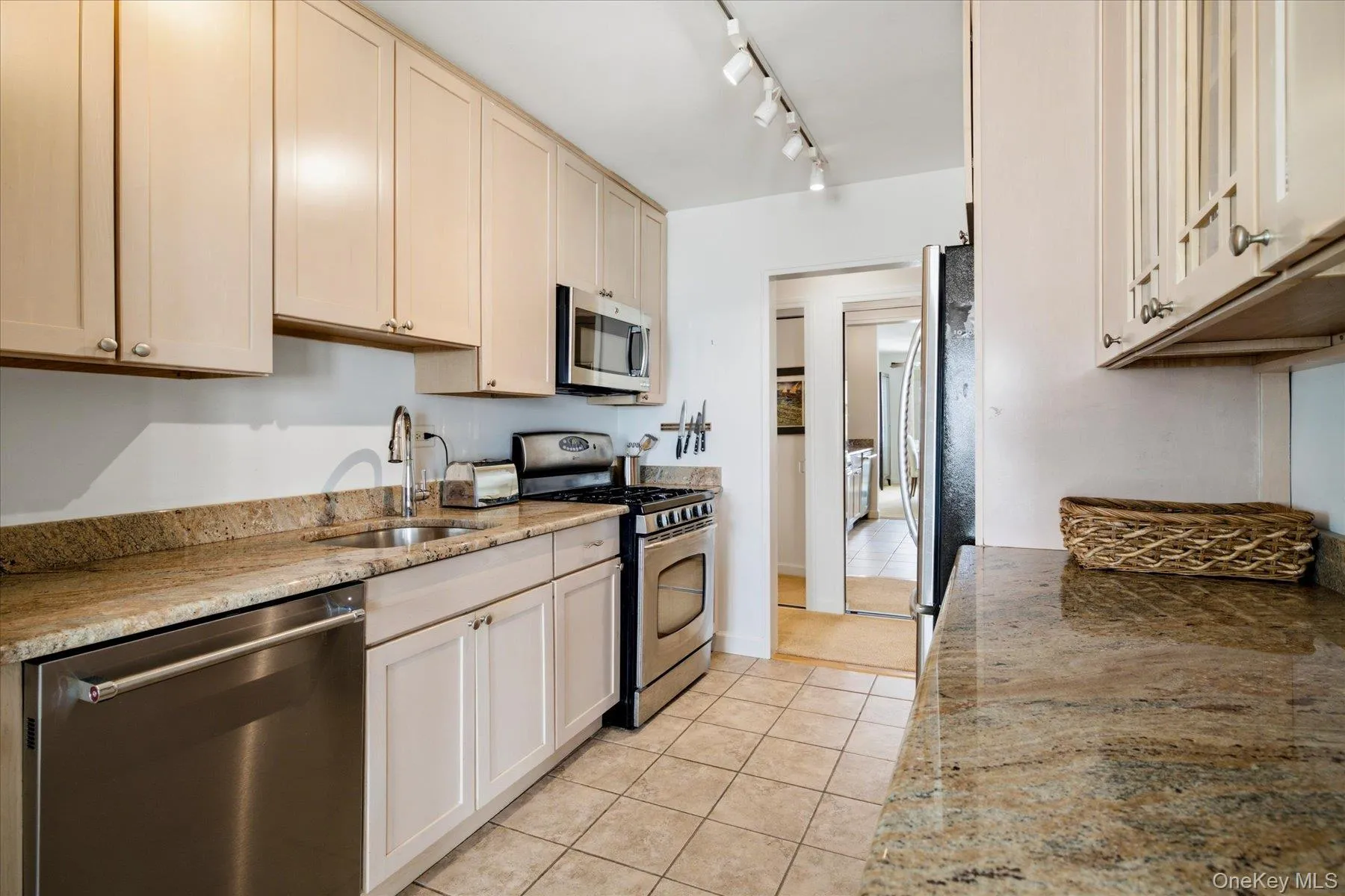 522 SHORE Road, Long Beach, NY, 1 Bedroom Bedrooms, 4 Rooms Rooms,1 BathroomBathrooms,Residential,For Rent,SHORE,0,1025135 522 SHORE Road, Long Beach, NY, 1 Bedroom Bedrooms, 4 Rooms Rooms,1 BathroomBathrooms,Residential,For Rent,SHORE,0,1025135