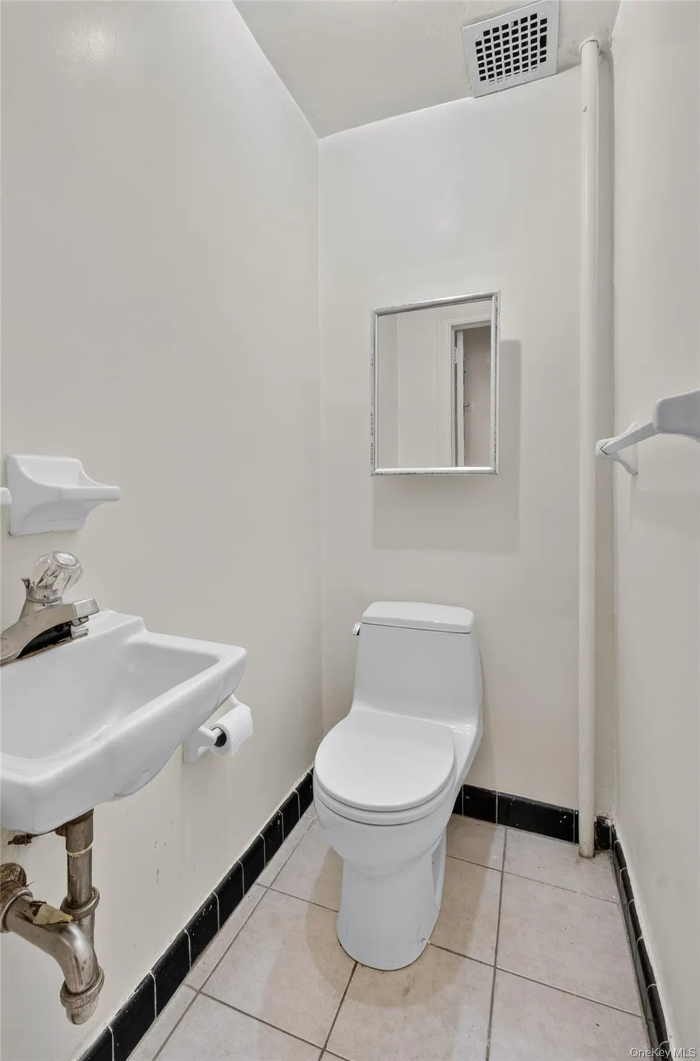 146-18 Kalmia Avenue, New York, NY, 3 Bedrooms Bedrooms, 9 Rooms Rooms,1 BathroomBathrooms,Residential,For Rent,Kalmia,0,1025137 146-18 Kalmia Avenue, New York, NY, 3 Bedrooms Bedrooms, 9 Rooms Rooms,1 BathroomBathrooms,Residential,For Rent,Kalmia,0,1025137