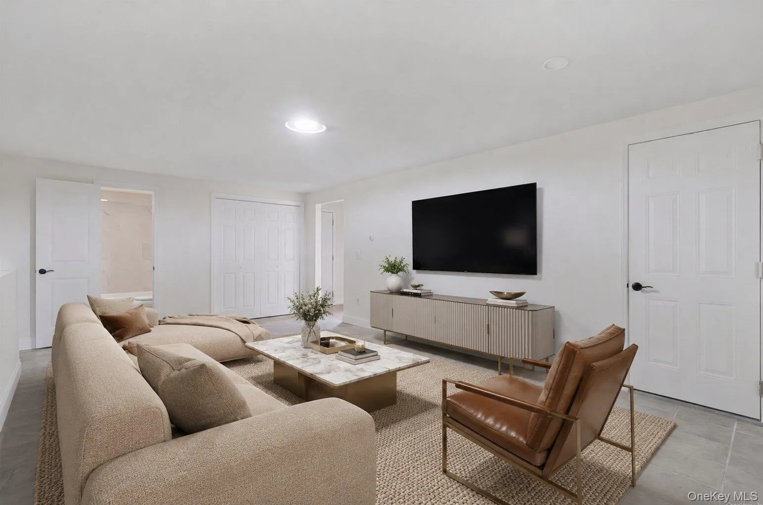 Virtually staged family room: Awarm and inviting family roomoffering comfortable space torelax, watch movies, gatherwith loved ones, or create theperfect everyday hangout area. Virtually staged family room: Awarm and inviting family roomoffering comfortable space torelax, watch movies, gatherwith loved ones, or create theperfect everyday hangout area.