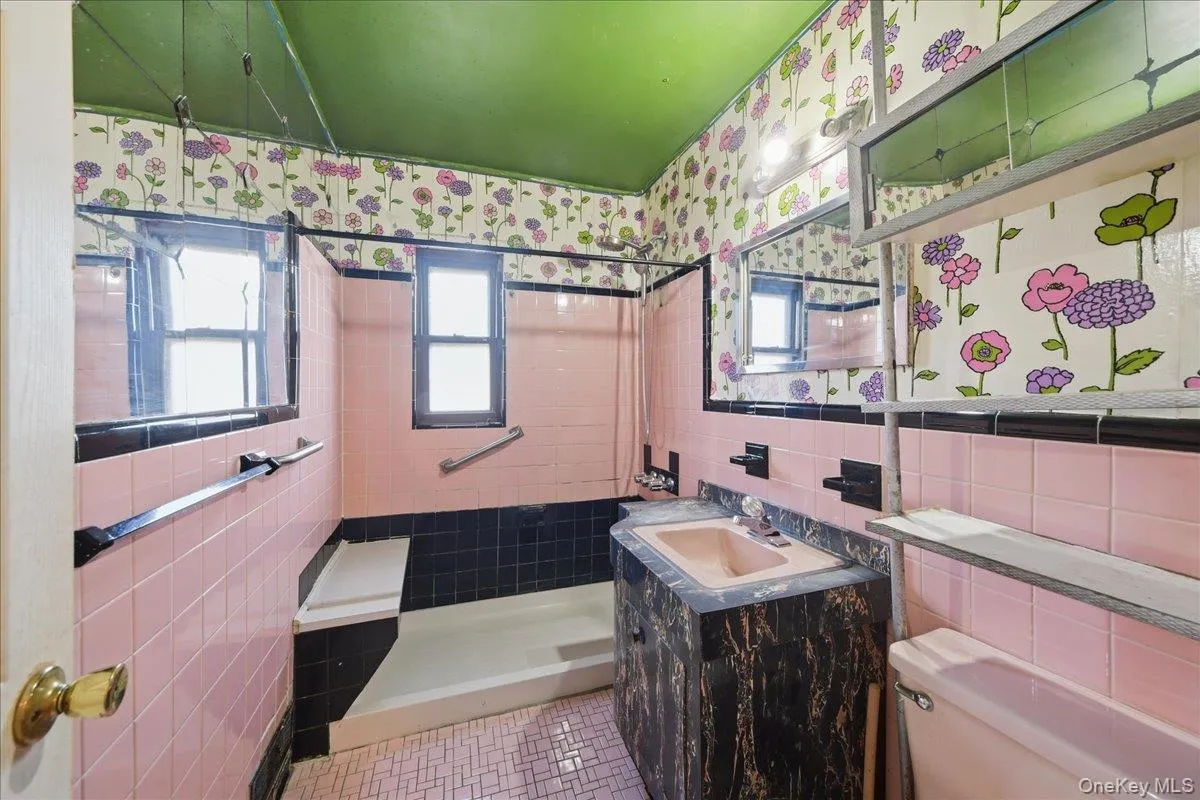 3310 Gunther Avenue, New York, NY, 3 Bedrooms Bedrooms, 6 Rooms Rooms,2 BathroomsBathrooms,Residential,For Rent,Gunther,0,1025142 3310 Gunther Avenue, New York, NY, 3 Bedrooms Bedrooms, 6 Rooms Rooms,2 BathroomsBathrooms,Residential,For Rent,Gunther,0,1025142