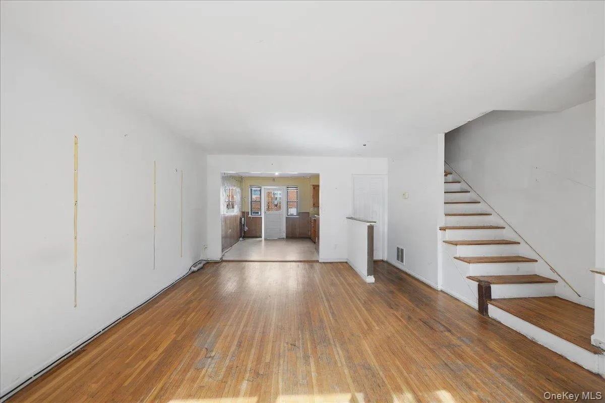 3310 Gunther Avenue, New York, NY, 3 Bedrooms Bedrooms, 6 Rooms Rooms,2 BathroomsBathrooms,Residential,For Rent,Gunther,0,1025142 3310 Gunther Avenue, New York, NY, 3 Bedrooms Bedrooms, 6 Rooms Rooms,2 BathroomsBathrooms,Residential,For Rent,Gunther,0,1025142