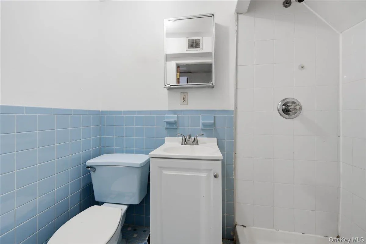 3310 Gunther Avenue, New York, NY, 3 Bedrooms Bedrooms, 6 Rooms Rooms,2 BathroomsBathrooms,Residential,For Rent,Gunther,0,1025142 3310 Gunther Avenue, New York, NY, 3 Bedrooms Bedrooms, 6 Rooms Rooms,2 BathroomsBathrooms,Residential,For Rent,Gunther,0,1025142