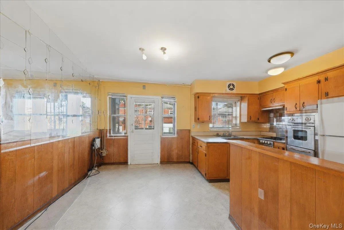 3310 Gunther Avenue, New York, NY, 3 Bedrooms Bedrooms, 6 Rooms Rooms,2 BathroomsBathrooms,Residential,For Rent,Gunther,0,1025142 3310 Gunther Avenue, New York, NY, 3 Bedrooms Bedrooms, 6 Rooms Rooms,2 BathroomsBathrooms,Residential,For Rent,Gunther,0,1025142