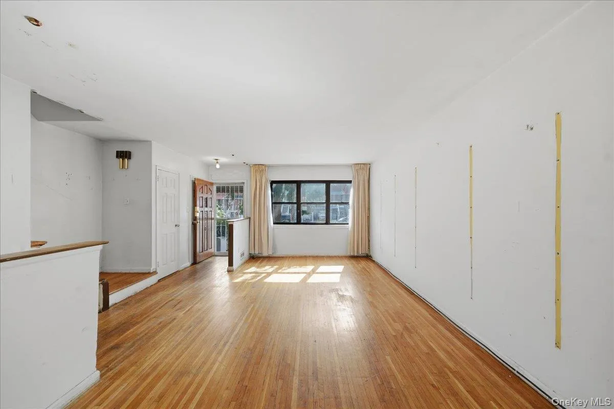 3310 Gunther Avenue, New York, NY, 3 Bedrooms Bedrooms, 6 Rooms Rooms,2 BathroomsBathrooms,Residential,For Rent,Gunther,0,1025142 3310 Gunther Avenue, New York, NY, 3 Bedrooms Bedrooms, 6 Rooms Rooms,2 BathroomsBathrooms,Residential,For Rent,Gunther,0,1025142