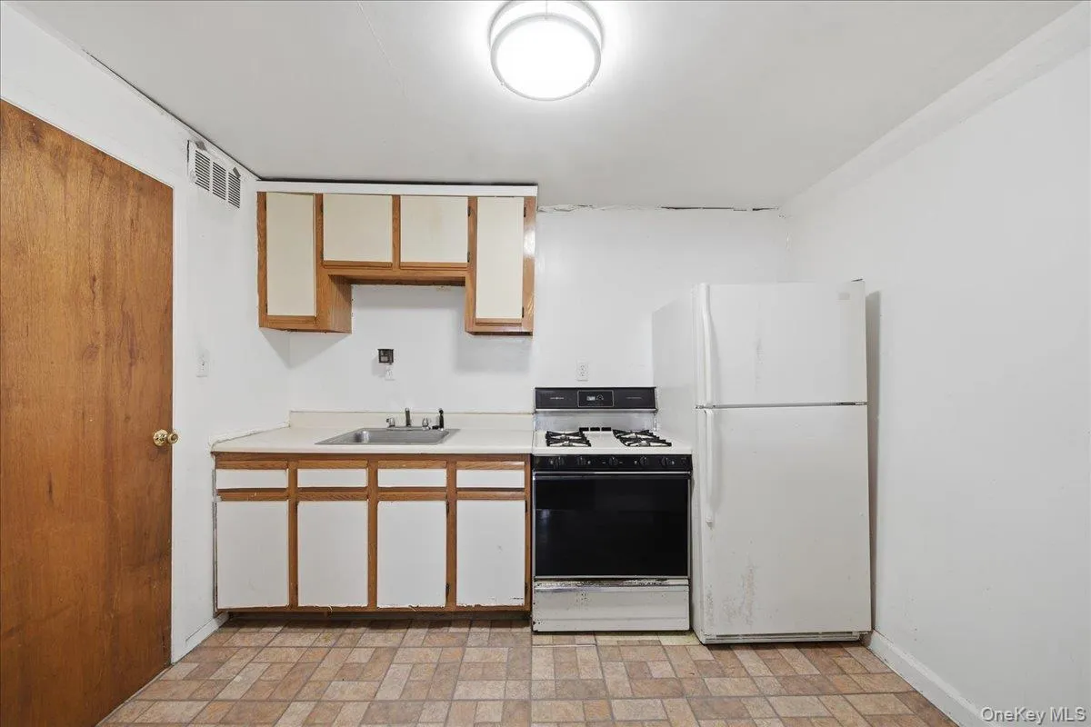 3310 Gunther Avenue, New York, NY, 3 Bedrooms Bedrooms, 6 Rooms Rooms,2 BathroomsBathrooms,Residential,For Rent,Gunther,0,1025142 3310 Gunther Avenue, New York, NY, 3 Bedrooms Bedrooms, 6 Rooms Rooms,2 BathroomsBathrooms,Residential,For Rent,Gunther,0,1025142