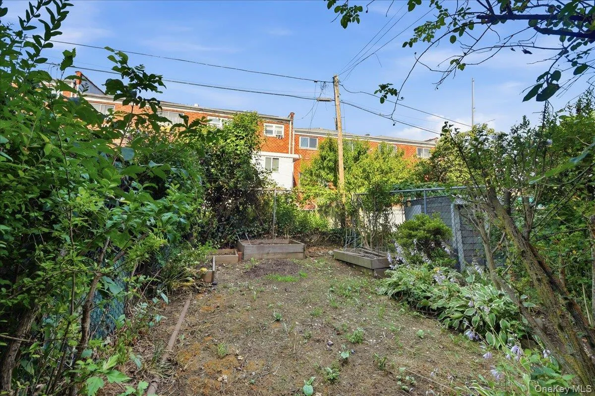3310 Gunther Avenue, New York, NY, 3 Bedrooms Bedrooms, 6 Rooms Rooms,2 BathroomsBathrooms,Residential,For Rent,Gunther,0,1025142 3310 Gunther Avenue, New York, NY, 3 Bedrooms Bedrooms, 6 Rooms Rooms,2 BathroomsBathrooms,Residential,For Rent,Gunther,0,1025142