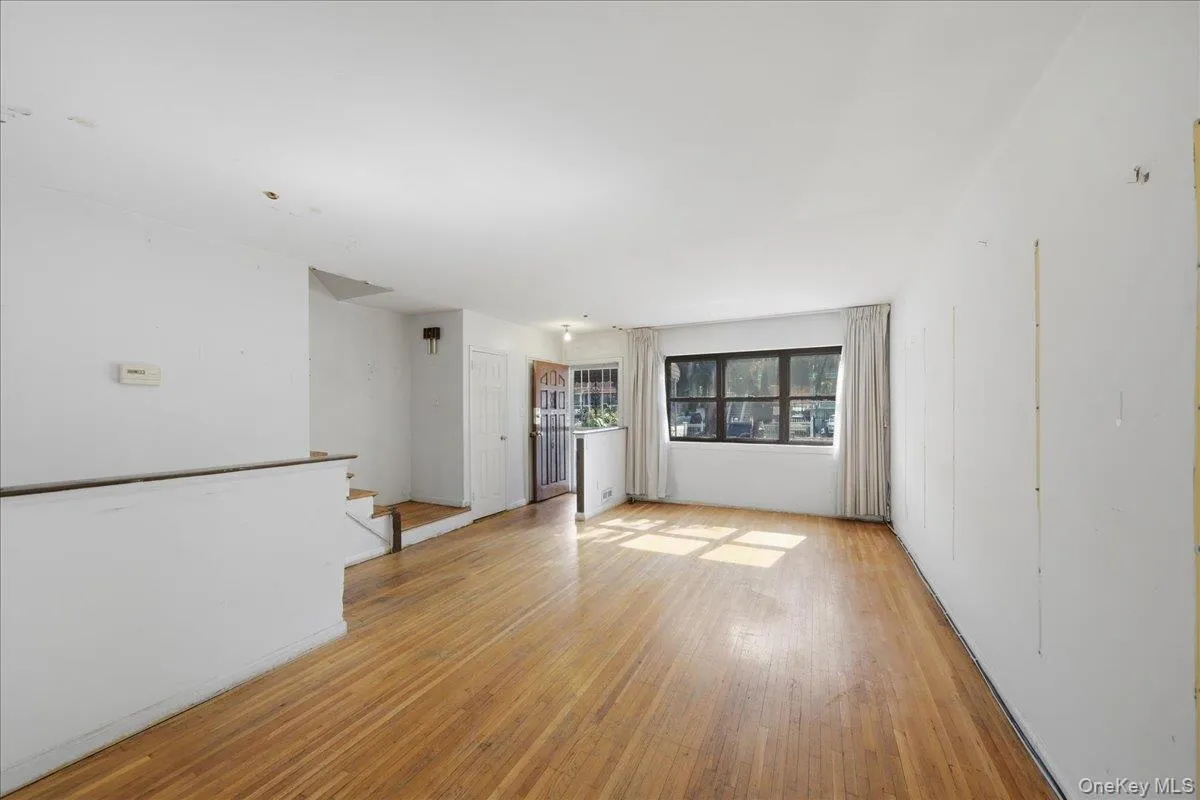 3310 Gunther Avenue, New York, NY, 3 Bedrooms Bedrooms, 6 Rooms Rooms,2 BathroomsBathrooms,Residential,For Rent,Gunther,0,1025142 3310 Gunther Avenue, New York, NY, 3 Bedrooms Bedrooms, 6 Rooms Rooms,2 BathroomsBathrooms,Residential,For Rent,Gunther,0,1025142