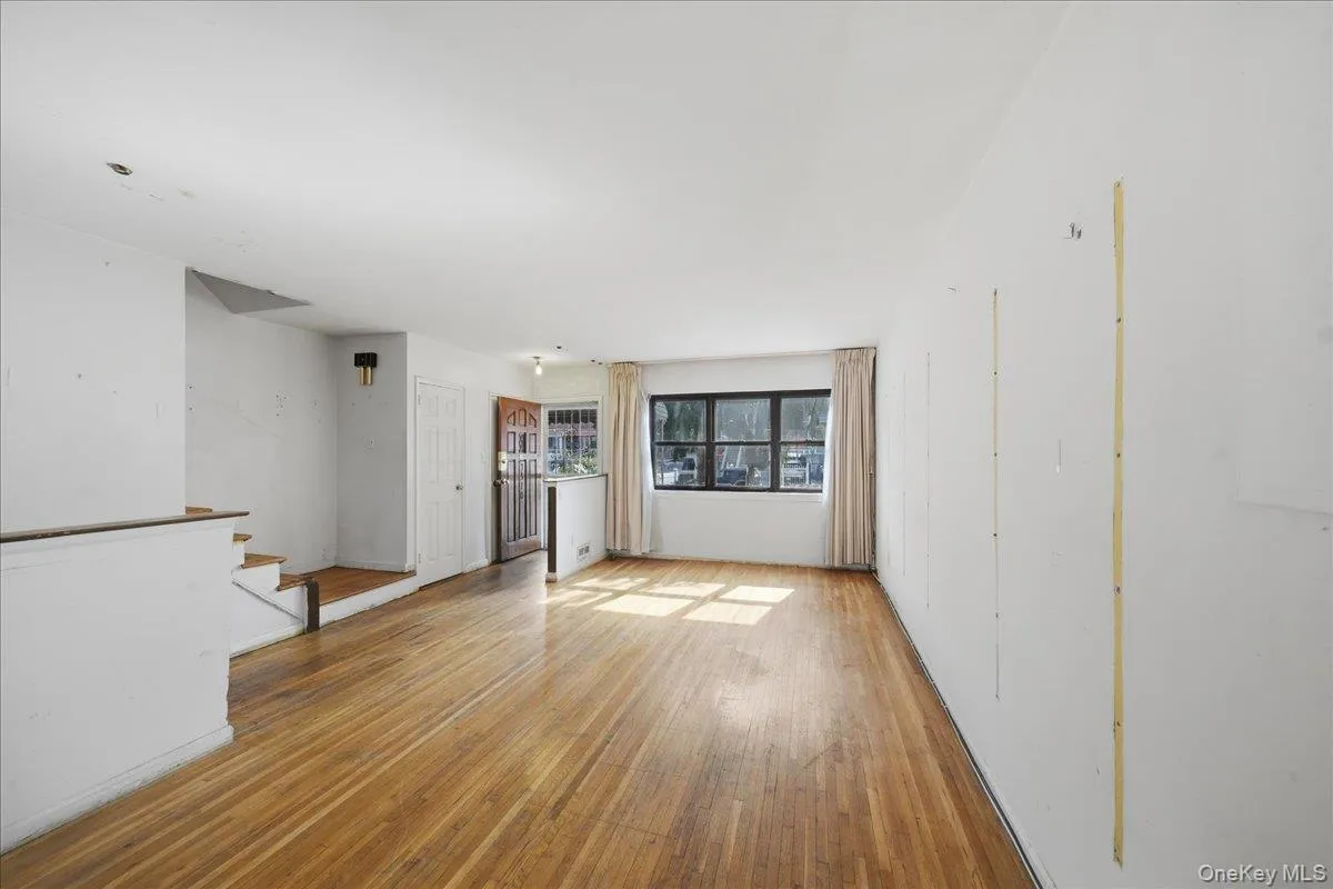 3310 Gunther Avenue, New York, NY, 3 Bedrooms Bedrooms, 6 Rooms Rooms,2 BathroomsBathrooms,Residential,For Rent,Gunther,0,1025142 3310 Gunther Avenue, New York, NY, 3 Bedrooms Bedrooms, 6 Rooms Rooms,2 BathroomsBathrooms,Residential,For Rent,Gunther,0,1025142