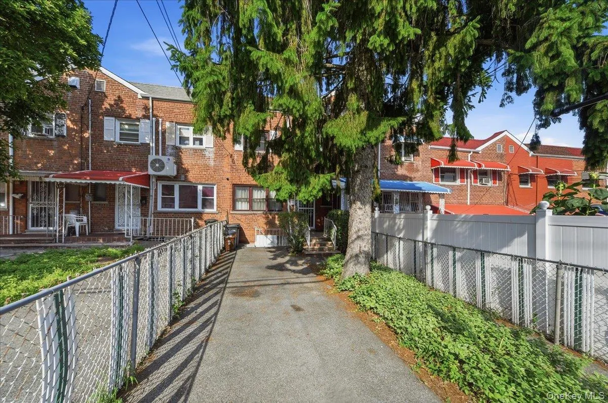 3310 Gunther Avenue, New York, NY, 3 Bedrooms Bedrooms, 6 Rooms Rooms,2 BathroomsBathrooms,Residential,For Rent,Gunther,0,1025142 3310 Gunther Avenue, New York, NY, 3 Bedrooms Bedrooms, 6 Rooms Rooms,2 BathroomsBathrooms,Residential,For Rent,Gunther,0,1025142
