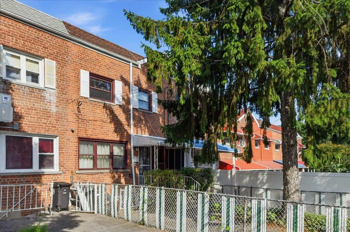3310 Gunther Avenue, New York, NY, 3 Bedrooms Bedrooms, 6 Rooms Rooms,2 BathroomsBathrooms,Residential,For Rent,Gunther,0,1025142 3310 Gunther Avenue, New York, NY, 3 Bedrooms Bedrooms, 6 Rooms Rooms,2 BathroomsBathrooms,Residential,For Rent,Gunther,0,1025142