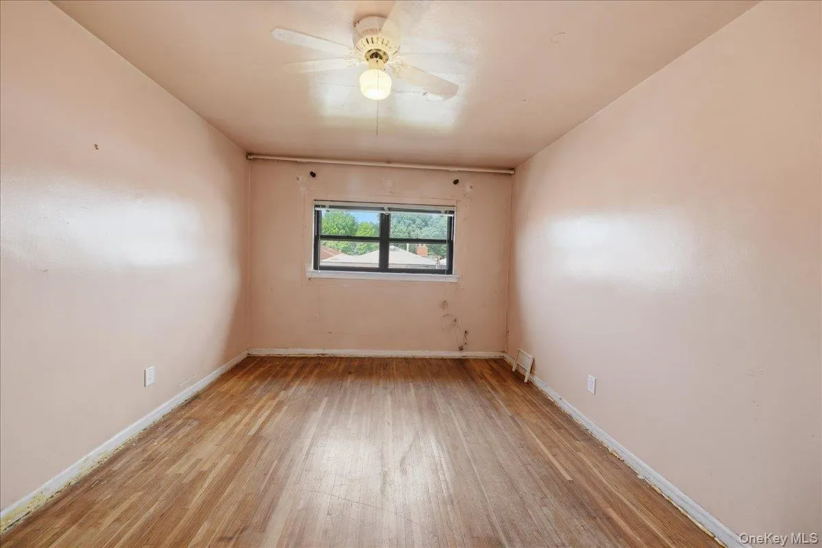 3310 Gunther Avenue, New York, NY, 3 Bedrooms Bedrooms, 6 Rooms Rooms,2 BathroomsBathrooms,Residential,For Rent,Gunther,0,1025142 3310 Gunther Avenue, New York, NY, 3 Bedrooms Bedrooms, 6 Rooms Rooms,2 BathroomsBathrooms,Residential,For Rent,Gunther,0,1025142