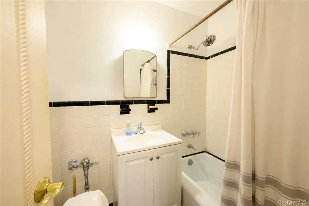 4 Sadore Lane, Yonkers, NY, 1 Bedroom Bedrooms, 3 Rooms Rooms,1 BathroomBathrooms,Residential Lease,For Rent,Sadore,0,1025149 4 Sadore Lane, Yonkers, NY, 1 Bedroom Bedrooms, 3 Rooms Rooms,1 BathroomBathrooms,Residential Lease,For Rent,Sadore,0,1025149